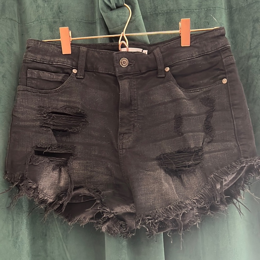 • DISTRESSED STETCH DENIM SHORTS • OASIS • WINDSOR • HIGH WAIST • SIZE MEDIUM •